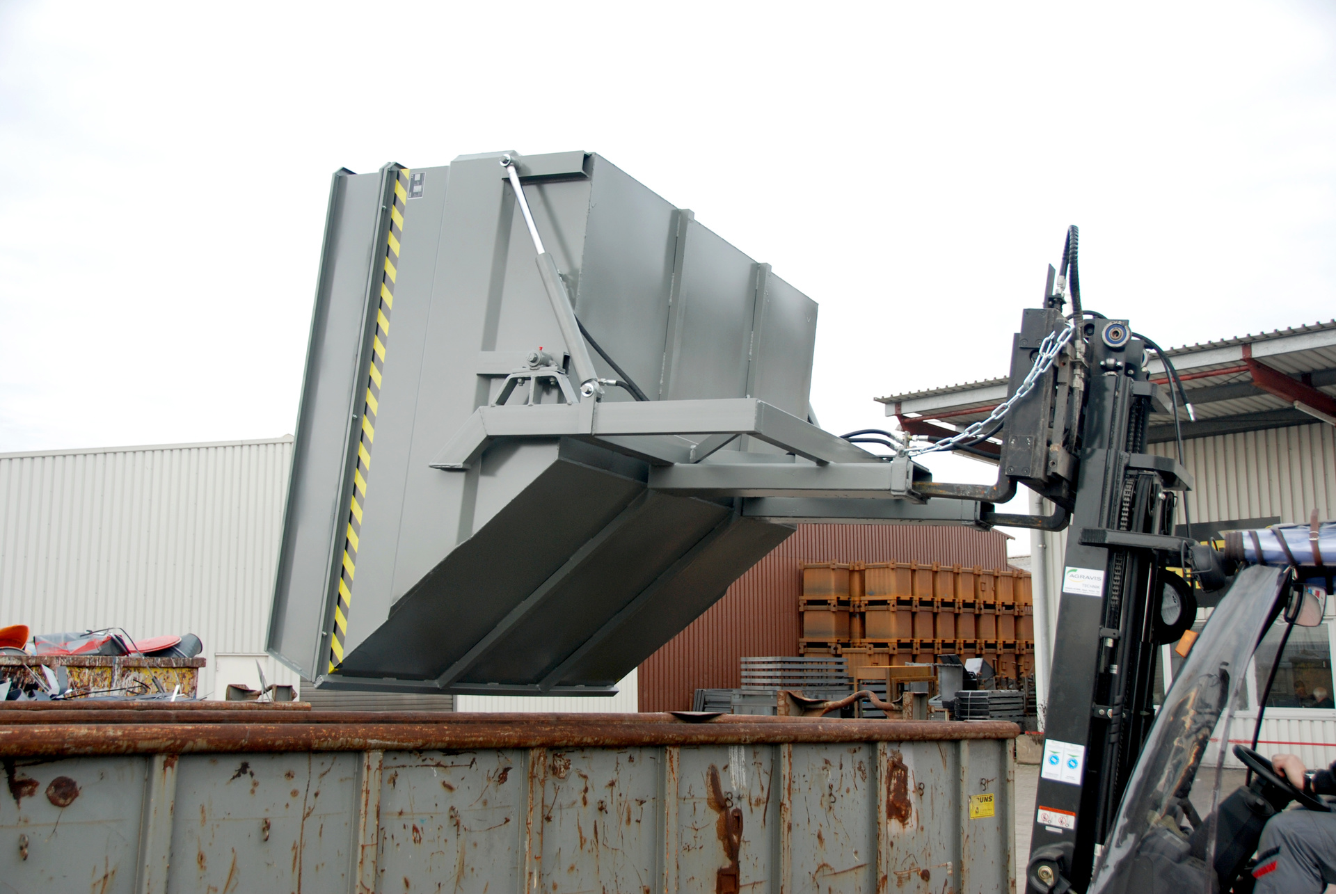Hydraulischer Kippbehälter Typ BKC-H